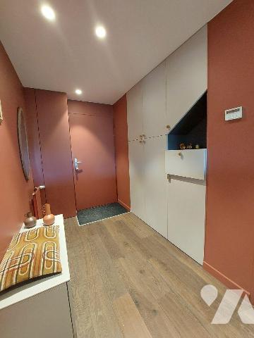 A VENDRE - RENNES (35)  T4 de 98 m² + grand garage + cave + terrasse SUD.
Dans une résidence d...