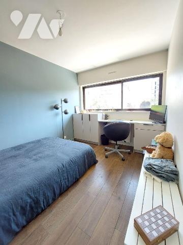 A VENDRE - RENNES (35)  T4 de 98 m² + grand garage + cave + terrasse SUD.
Dans une résidence d...