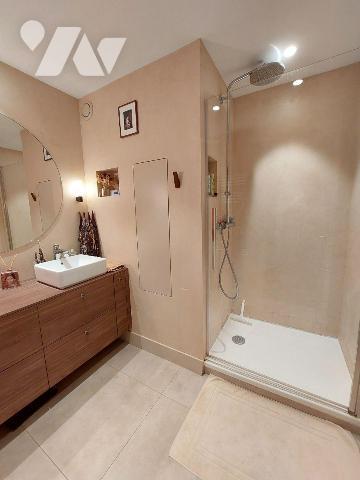 A VENDRE - RENNES (35)  T4 de 98 m² + grand garage + cave + terrasse SUD.
Dans une résidence d...