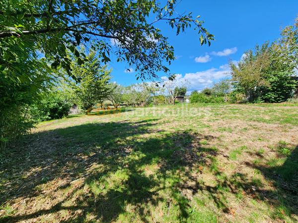 Vente
                Terrain817 m² - SAINT ROMAIN SOUS GOURDON (71230)