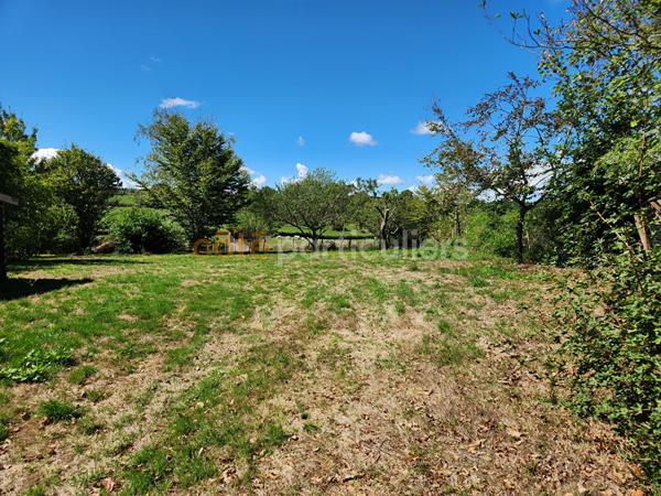 Vente
                Terrain817 m² - SAINT ROMAIN SOUS GOURDON (71230)
