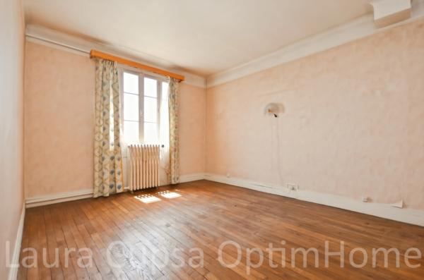 LE CHESNAY - MAISON 115 M² HABITABLES - 126 M² UTILES - 169 M² AU SOL - A RENOVER - TERRAIN 454 M²