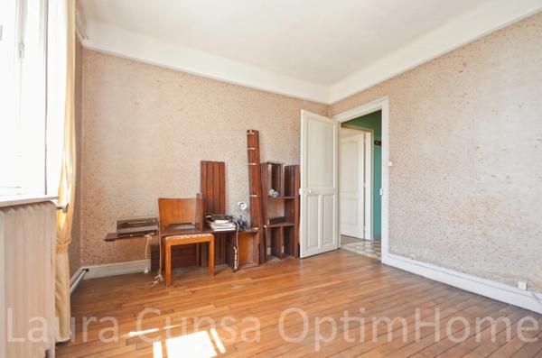 LE CHESNAY - MAISON 115 M² HABITABLES - 126 M² UTILES - 169 M² AU SOL - A RENOVER - TERRAIN 454 M²