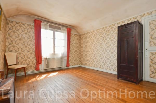 LE CHESNAY - MAISON 115 M² HABITABLES - 126 M² UTILES - 169 M² AU SOL - A RENOVER - TERRAIN 454 M²