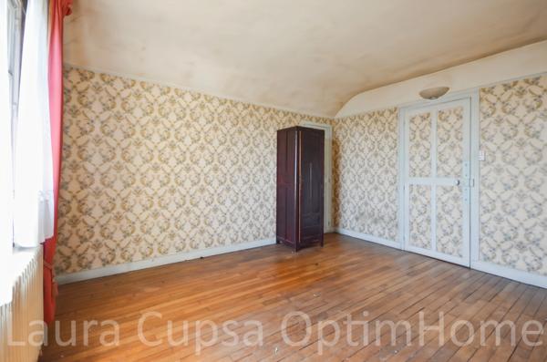 LE CHESNAY - MAISON 115 M² HABITABLES - 126 M² UTILES - 169 M² AU SOL - A RENOVER - TERRAIN 454 M²