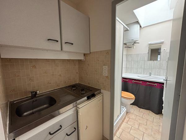 À vendre : maison divisée en 2 logements - quartier Belle-Beille à Angers