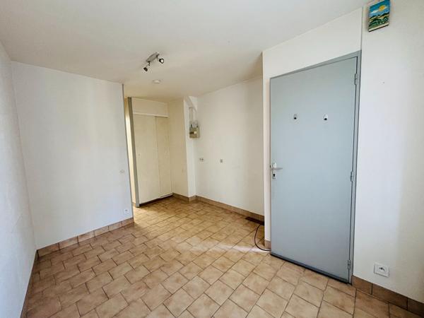 À vendre : maison divisée en 2 logements - quartier Belle-Beille à Angers