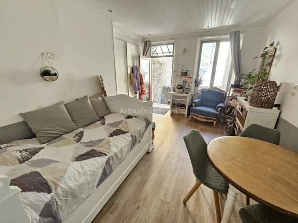 Vente                                                      Maison
                        
                     2 pièces                      35 m2                     à Guingamp