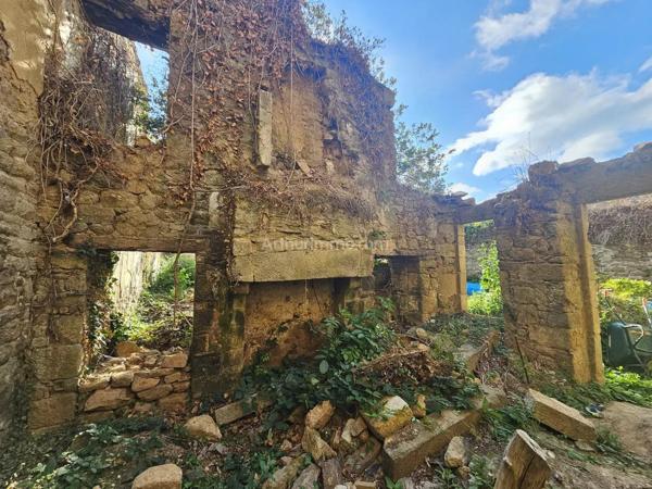 Vente                                                      Maison
                        
                     2 pièces                      35 m2                     à Guingamp