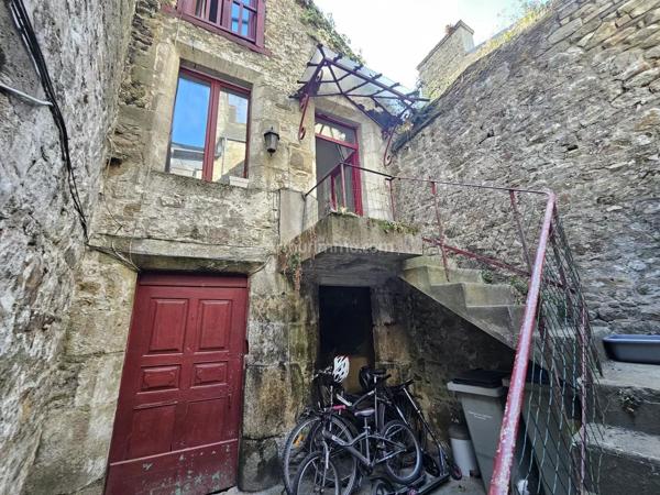 Vente                                                      Maison
                        
                     2 pièces                      35 m2                     à Guingamp