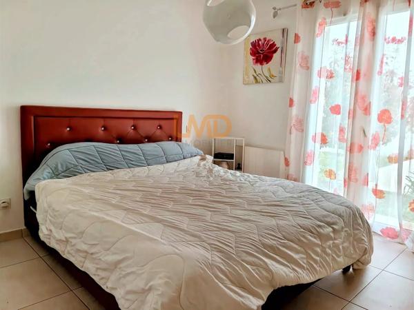 Maison de plain-pied sans murs mitoyens de 120 m2 avec piscine