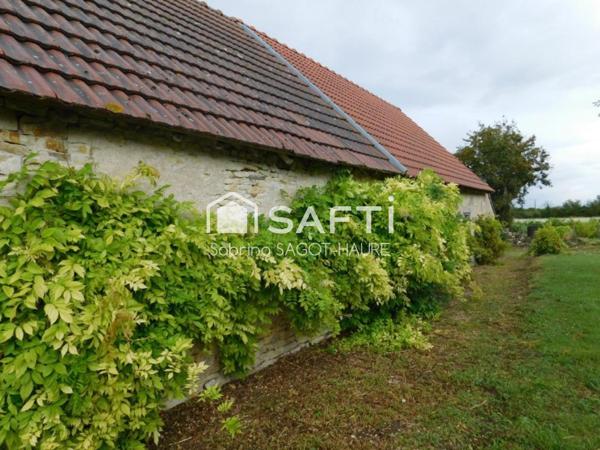 Longère sur parc de 2460m2 avec grange et garage