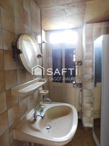 Longère sur parc de 2460m2 avec grange et garage