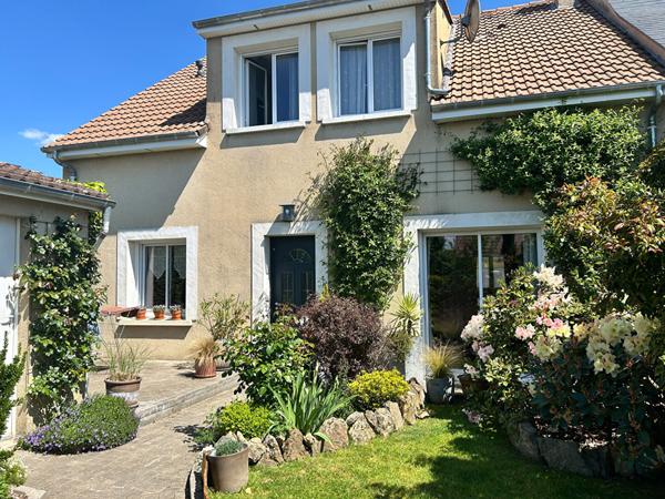 Elégante maison avec local commercial  indépendant -Sargé lès Le Mans- 6 pièce(s) 158 m2
