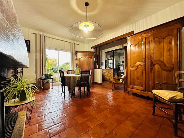 Elégante maison avec local commercial  indépendant -Sargé lès Le Mans- 6 pièce(s) 158 m2