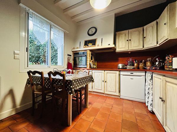 Elégante maison avec local commercial  indépendant -Sargé lès Le Mans- 6 pièce(s) 158 m2