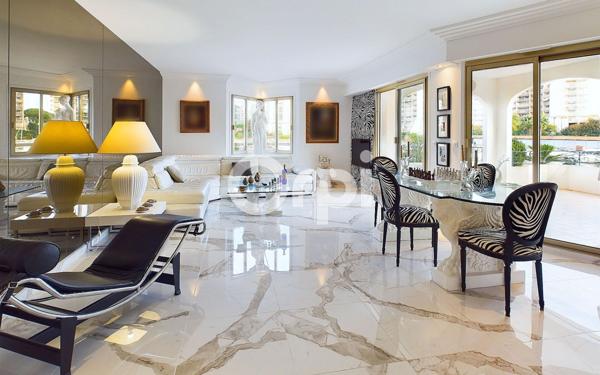 Appartement à vendre    3 pièces • 80,50 m2 Mandelieu-la-Napoule