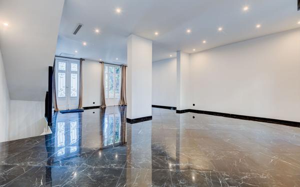 Maison à vendre    6 pièces • 155 m2 Nice