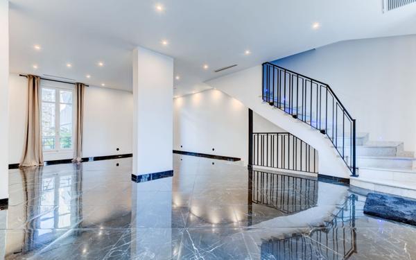 Maison à vendre    6 pièces • 155 m2 Nice