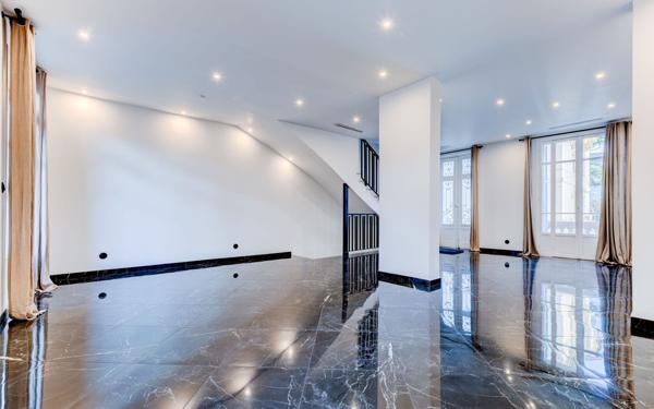 Maison à vendre    6 pièces • 155 m2 Nice