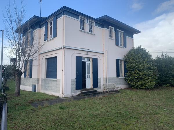 maison de ville dans le centre de parentis