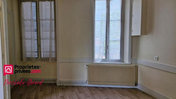 42190 CHARLIEU   -  IMMEUBLE + MAISON