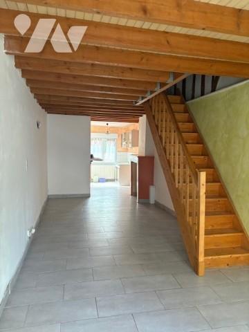 Découvrez cette charmante maison située à Wassy, idéale pour concrétiser votre projet immobilier.