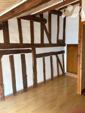 Découvrez cette charmante maison située à Wassy, idéale pour concrétiser votre projet immobilier.