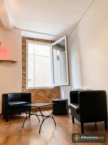 Location                                                      Appartement
                        
                     2 pièces                      37 m2                     à Puyloubier