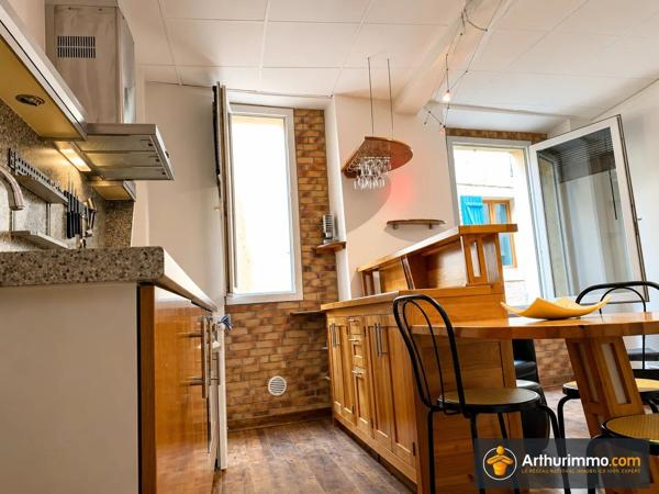 Location                                                      Appartement
                        
                     2 pièces                      37 m2                     à Puyloubier