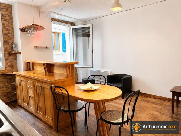 Location                                                      Appartement
                        
                     2 pièces                      37 m2                     à Puyloubier