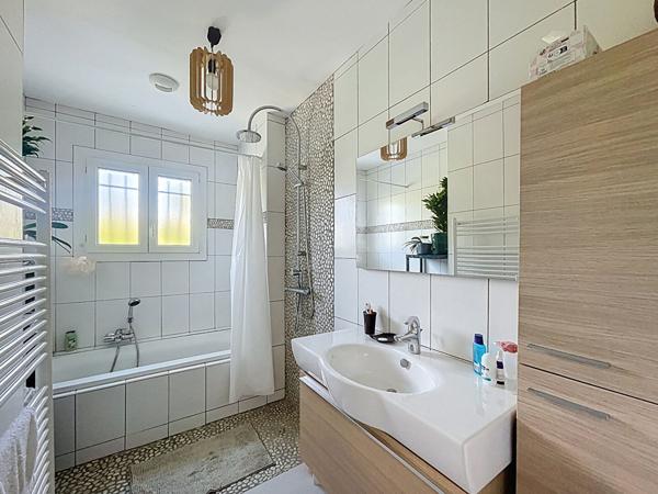 Manosque, maison 4 pièces 81 m² , balcon, terrasse, garage et abris de jardin