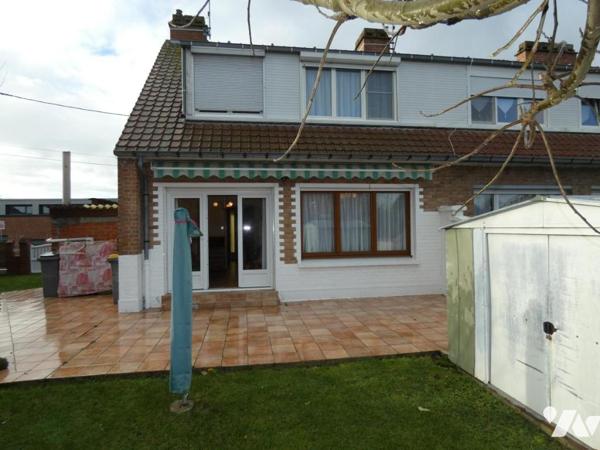 Comines , proche du centre ville , belle maison semi individuelle  trois chambres jardin et garage