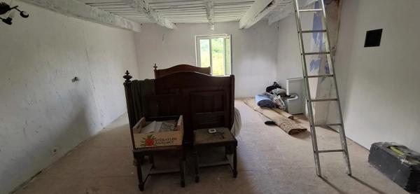 LES FARGES (24) : Maison 80 m2, terrain  de 12 339 m2