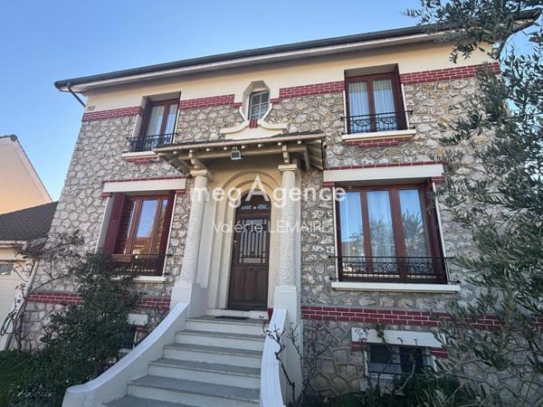 Maison à GRETZ-ARMAINVILLIERS, 77220 - 8 pièces 200m²