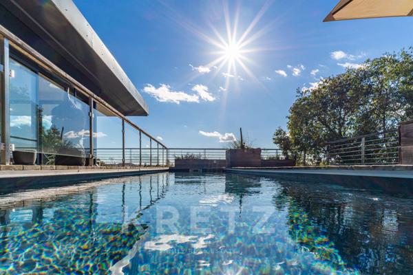 Villa d'architecte épurée avec vue exceptionnelle