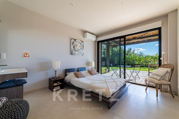 Villa d'architecte épurée avec vue exceptionnelle