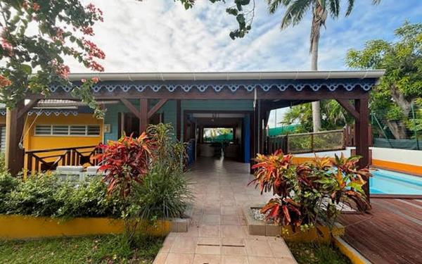 Maison à louer    4 pièces •  Saint-François