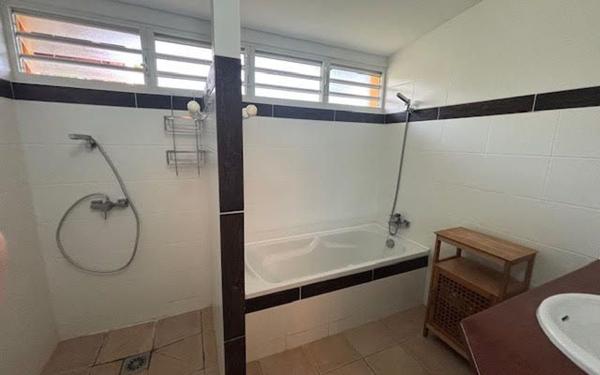 Maison à louer    4 pièces •  Saint-François