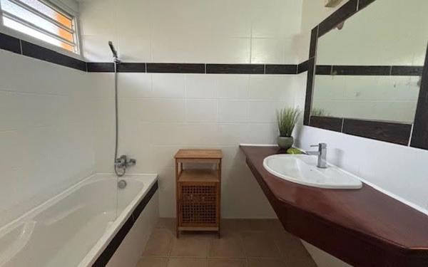 Maison à louer    4 pièces •  Saint-François