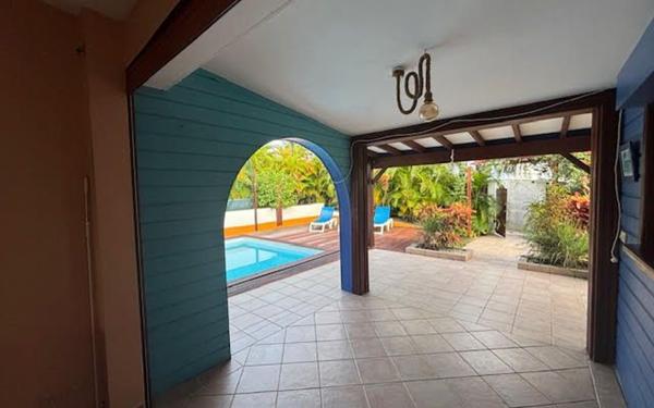 Maison à louer    4 pièces •  Saint-François