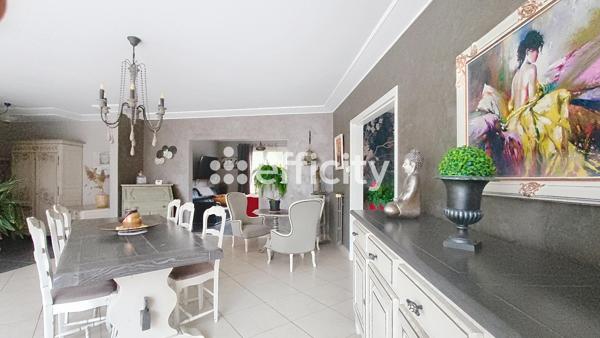 Maison
         6 pièces
        - 212 m² Bien prestige 455 000 € *