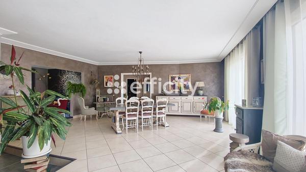 Maison
         6 pièces
        - 212 m² Bien prestige 455 000 € *