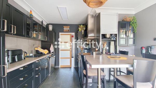 Maison
         6 pièces
        - 212 m² Bien prestige 455 000 € *