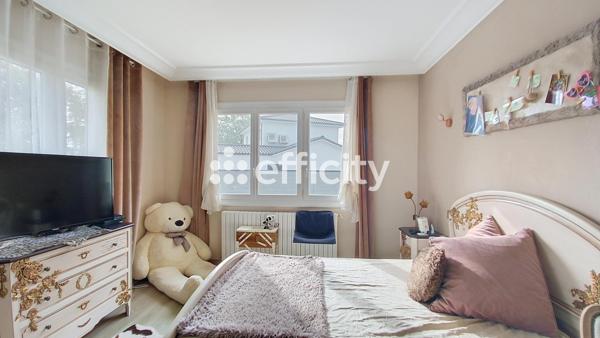 Maison
         6 pièces
        - 212 m² Bien prestige 455 000 € *