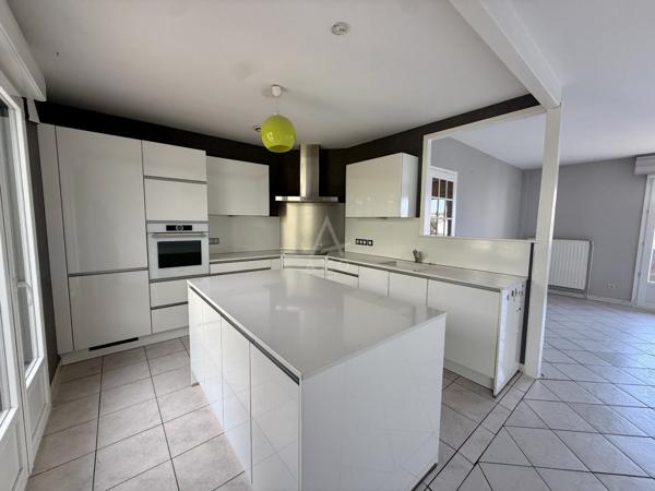 EXCLUSIVITÉ // MAISON INDIVIDUELLE // 122 M2 // 3 CHAMBRES // BUREAU AVEC ACCÈS INDÉPENDANT // JARDIN // GARAGE
