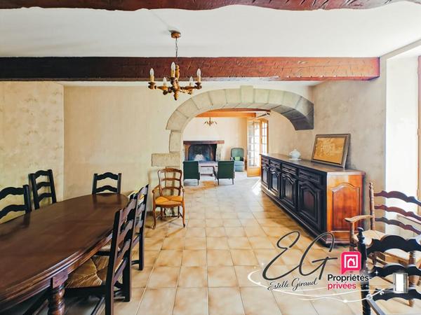 Maison de maître en pierre, 6 chambres, grand terrain et dépendances
