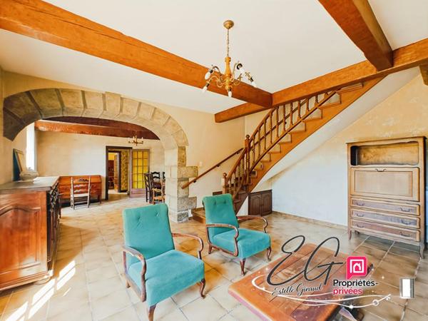 Maison de maître en pierre, 6 chambres, grand terrain et dépendances