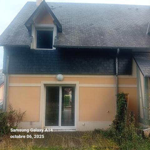 Charmante Maison  située sur les hauteurs de Trouville sur mer,composée de 3 Pieces et deux Chambres un terrain clos. fermé