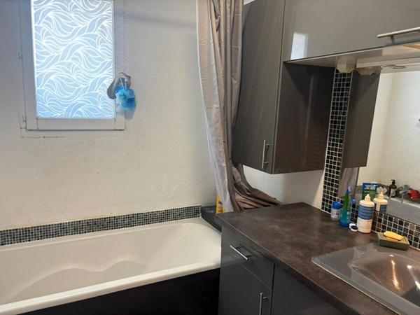 Appartement  3 pièce(s) 62 m2 avec terrasse et stationnement